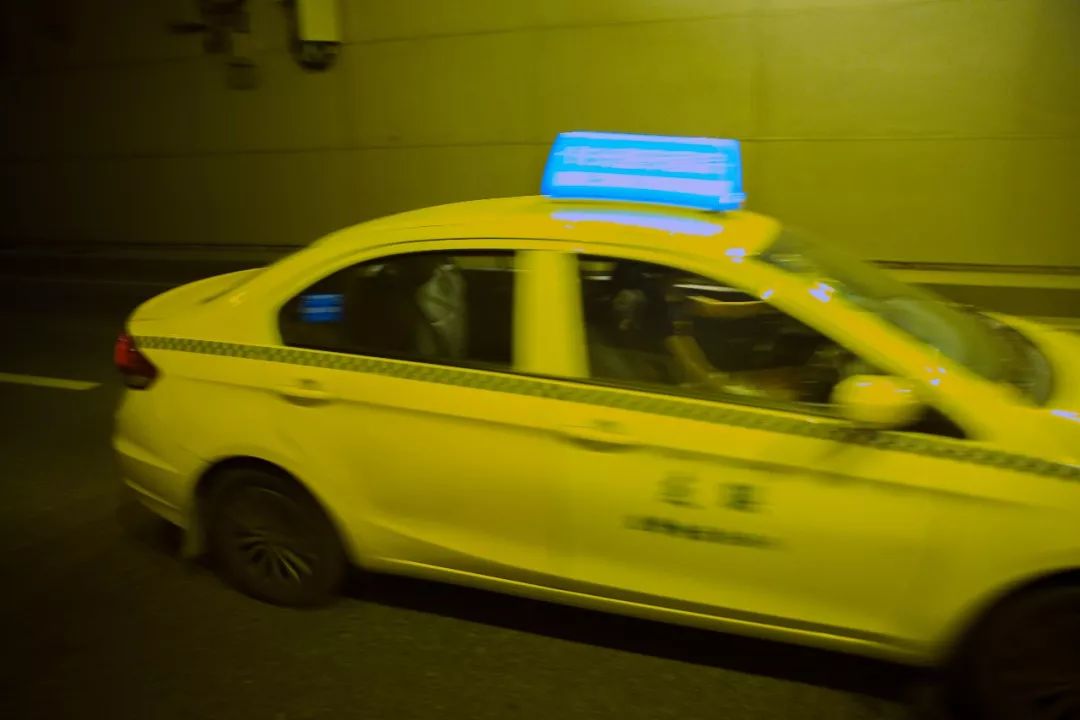 跟重庆出租车学车技,重庆最牛出租车司机带你体验