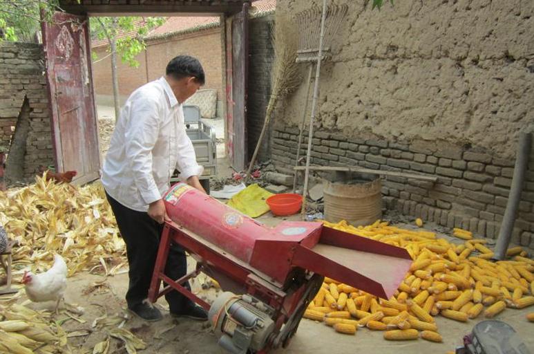 大衣哥品酒,大衣哥当评委被调侃