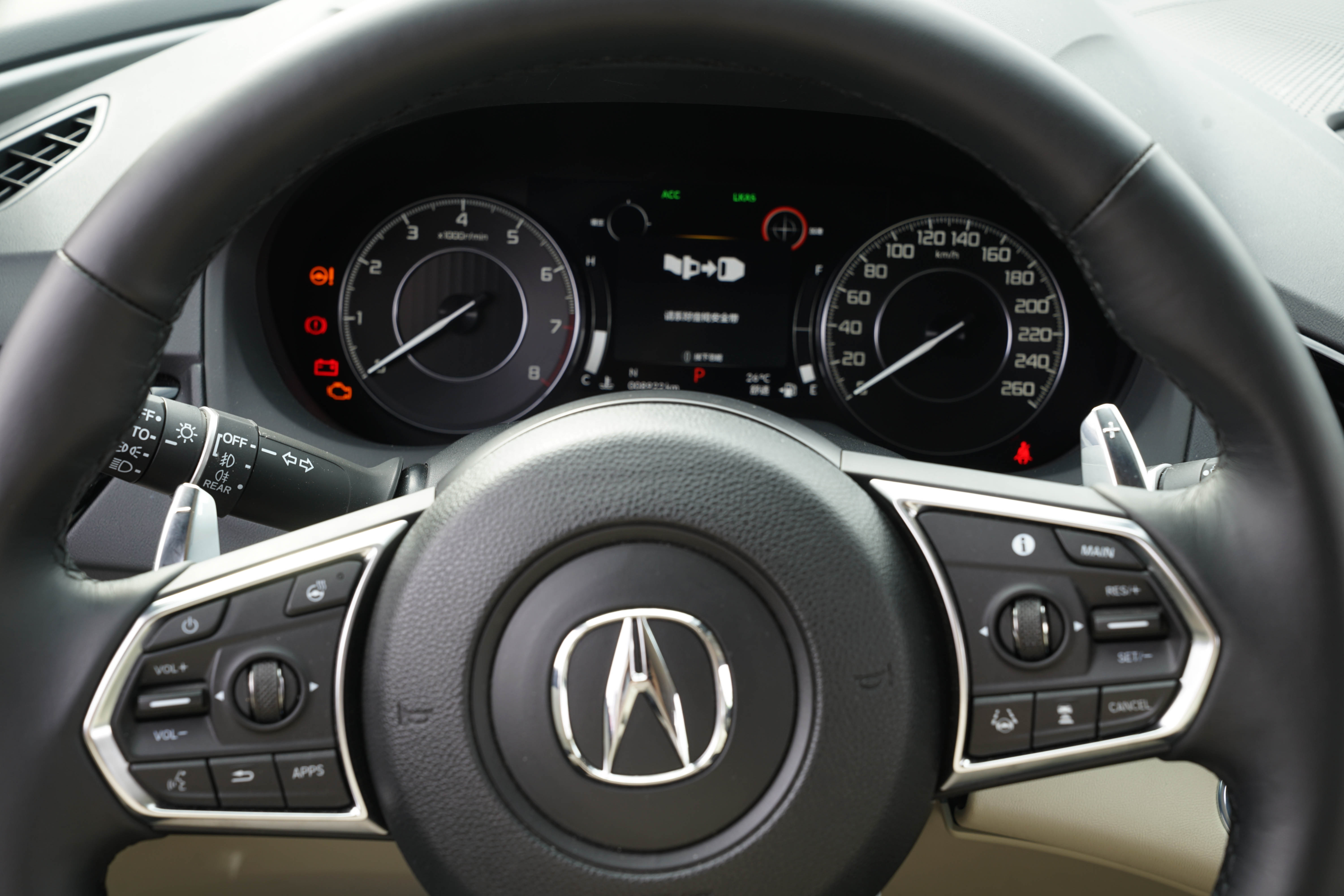 如果油表坏了啥表现,新手怎么看油表没油了给汽车加油