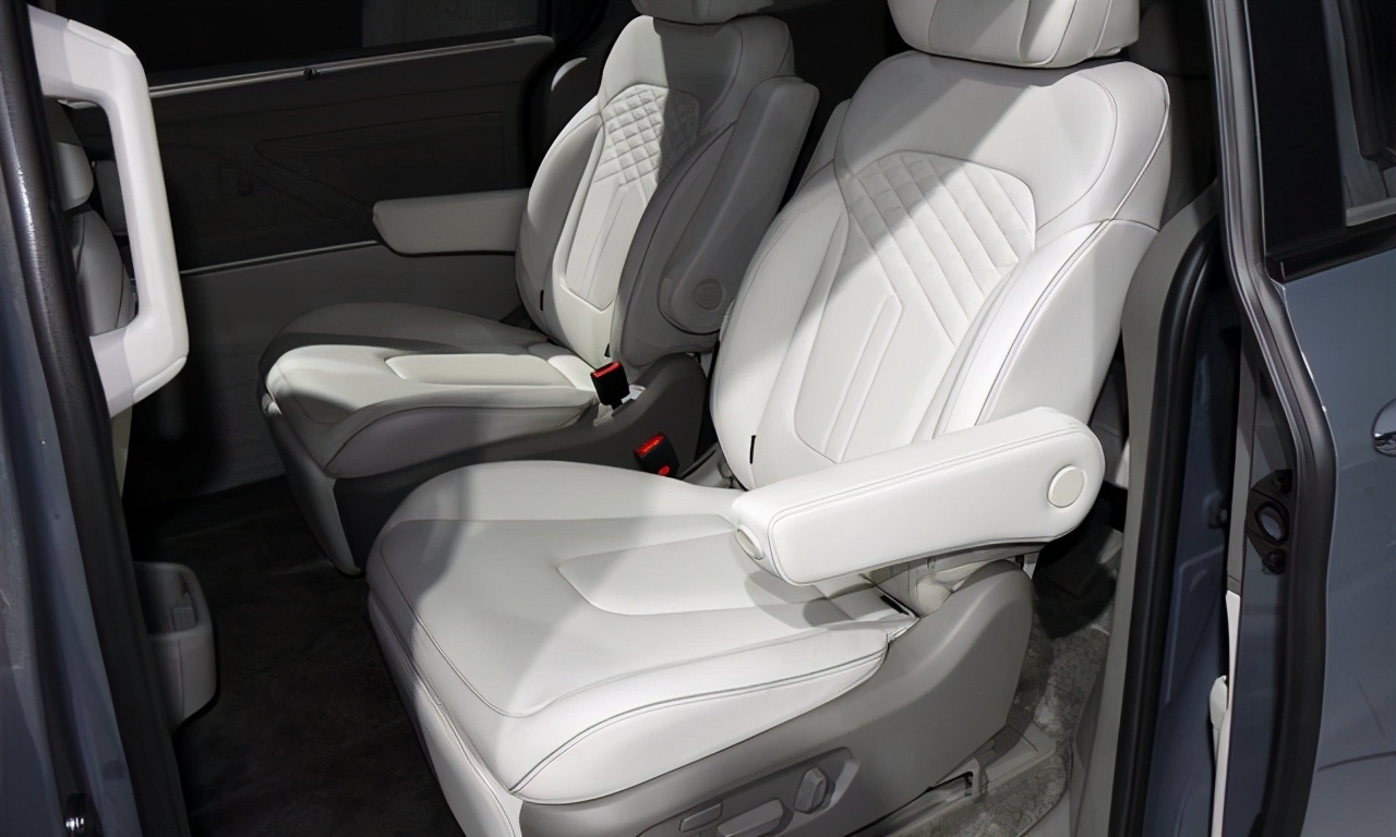 现代库斯途和gl8价格对比,现代库斯途和别克gl8哪个省油