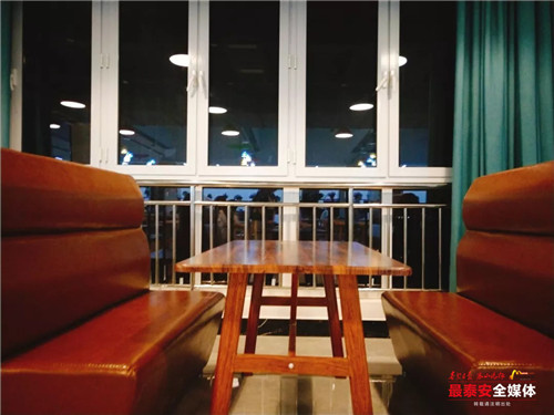 我说这是*安泰**一所大学里的餐厅,你信吗?