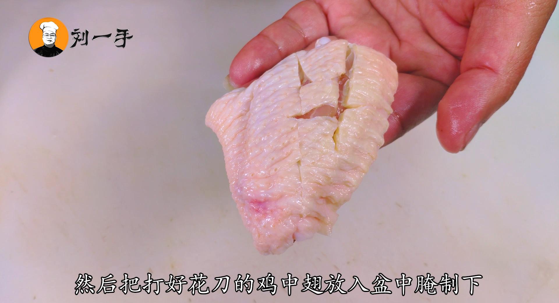 香辣烤鸡翅怎么腌制入味,吮指蒜香炸鸡翅超好吃的鸡翅做法