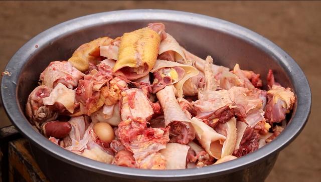 不管什么肉千万别直接焯水,不管炖什么肉焯水前多这两步