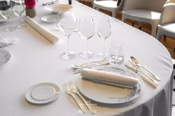 我去学了餐桌礼仪，感受到了满满的阶级差距