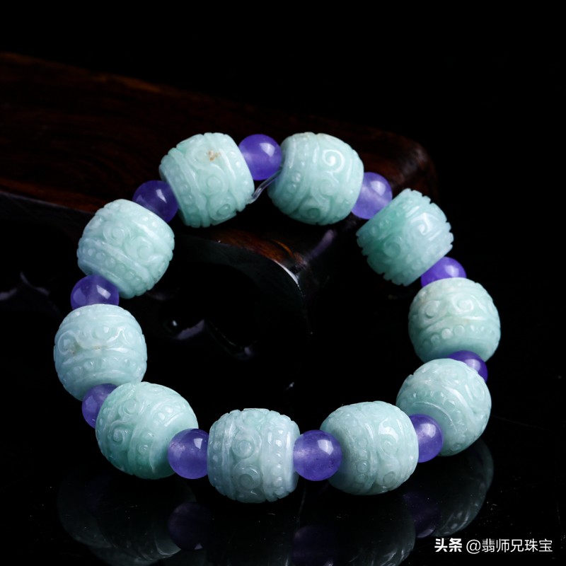 间隙那么多，结构那么复杂，翡翠手链平时该如何清洗、保养？