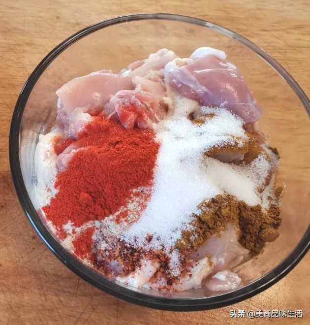 酸甜鸡块做法,学做酸甜黑椒鸡块的家常做法