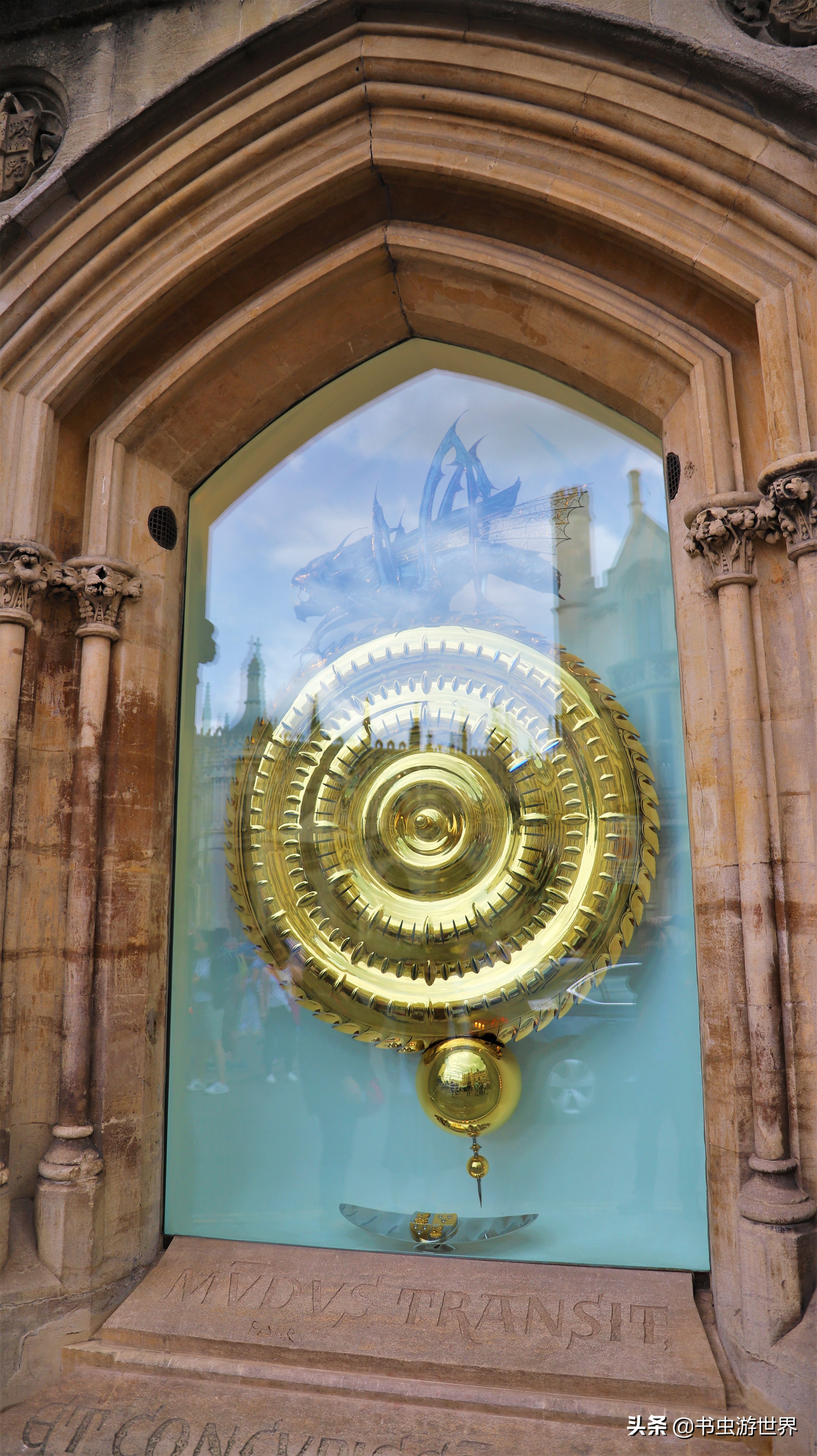 一只价值百万英镑的钟表，却让人看不懂时间，且每5分钟才准一次