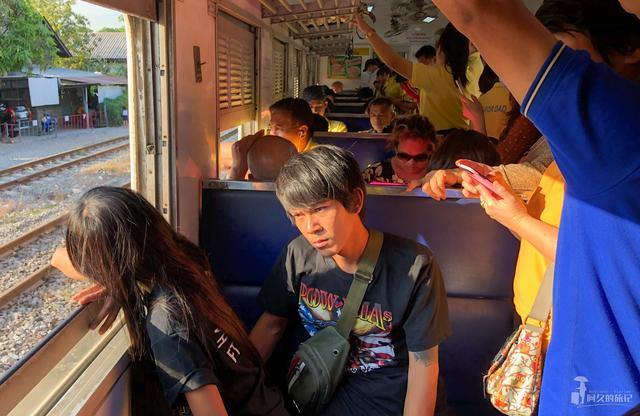 在泰国坐小火车攻略,去泰国坐火车划算吗