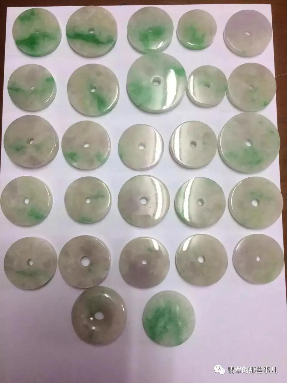 88万玻璃种原石,168万买原石一刀切出蛛网裂