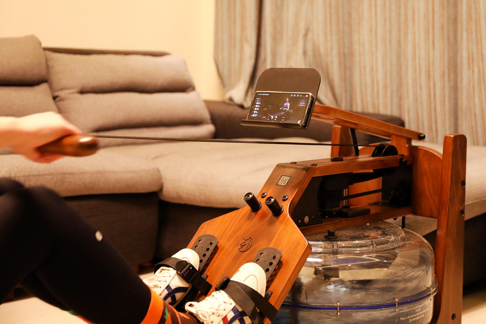 划船机30分钟燃脂训练方法,水阻划船机初学者应该怎么选择