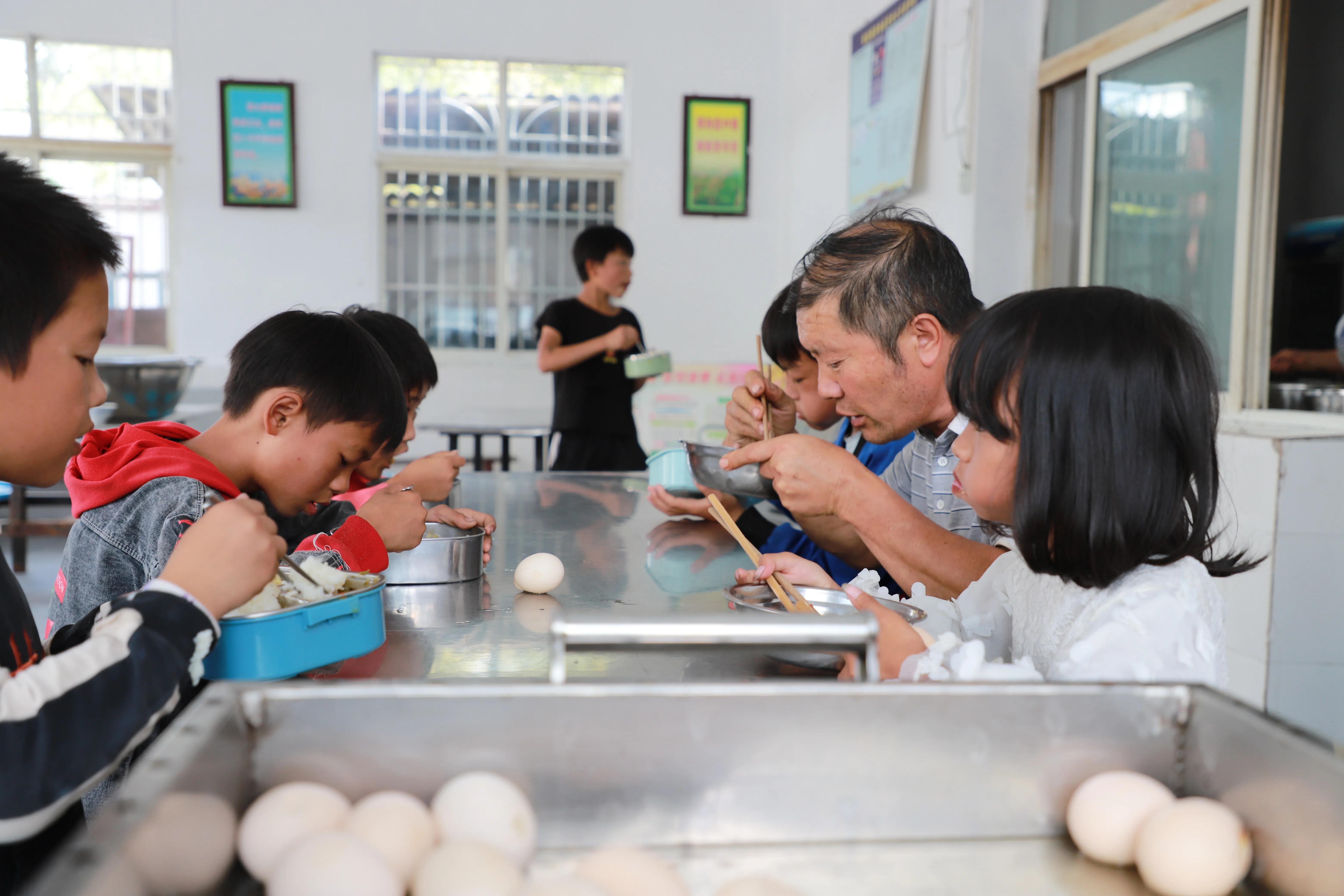 贵州黔西：41载青春献给“小*藏西**”