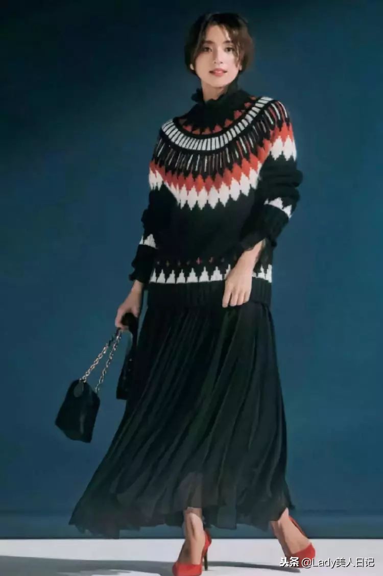纯色毛衣看起来好甜啊！长裙+线衣实在是高级，美到骨子里去了