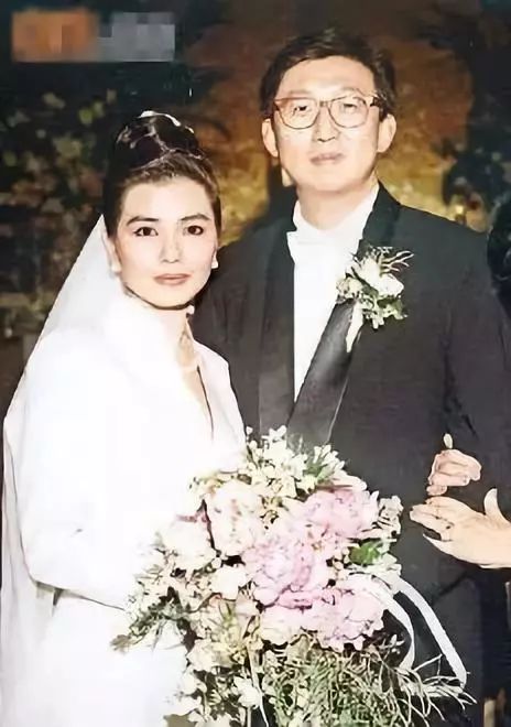 钟楚红为亡夫承诺终生不嫁,用情专一的钟楚红