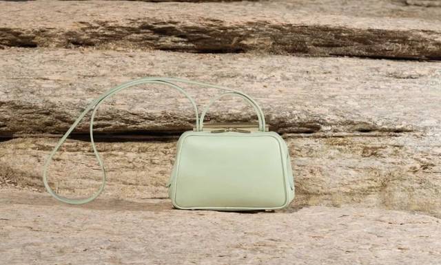 这件单品玩转所有秋季穿搭,每一个单品都是简单的基础款