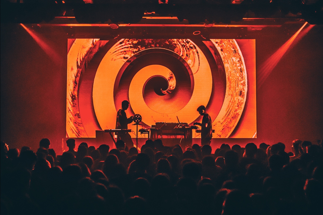 视觉与声觉，最酷的夏日，尽在TODTIME公交电音纳凉趴