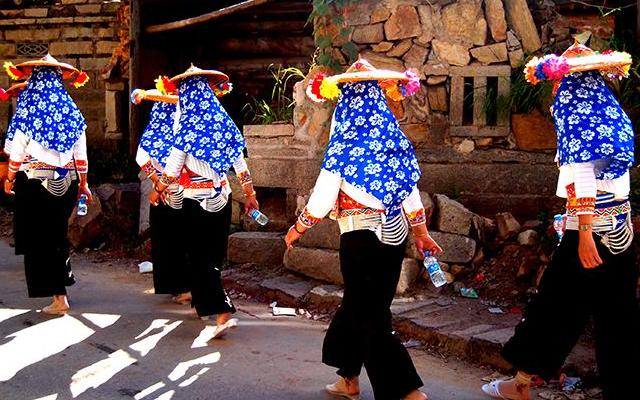 如何传承和发展惠安女服饰,福建惠安女服饰形成原因