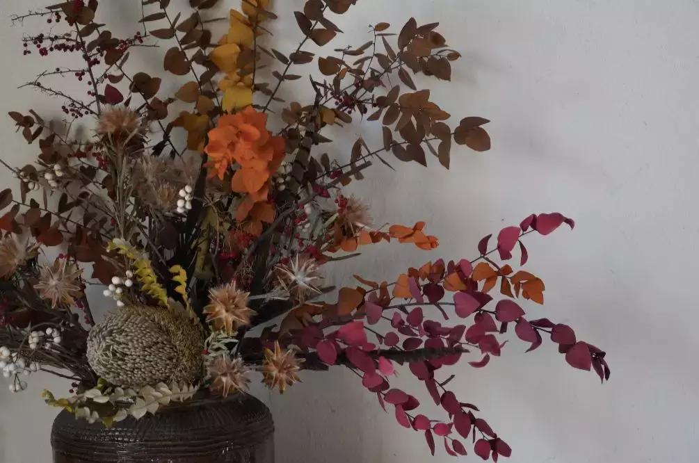 把泳池搬进沙漠，圈黄河做庭院，一个男人的西部世界，可以有多野