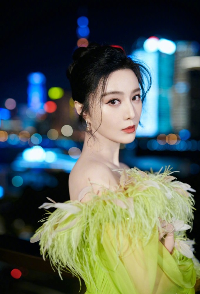 范冰冰走秀黑纱花絮,范冰冰拍的绿瘦广告照片