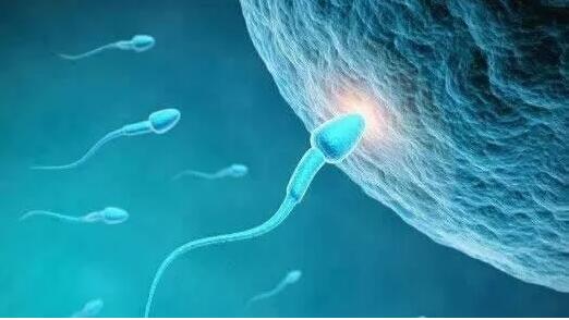 精子在室外水里能使女性正常受精吗？