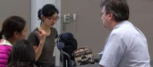 澳洲海关入境检查纪录片4个孩子,中国男孩入境澳洲被查