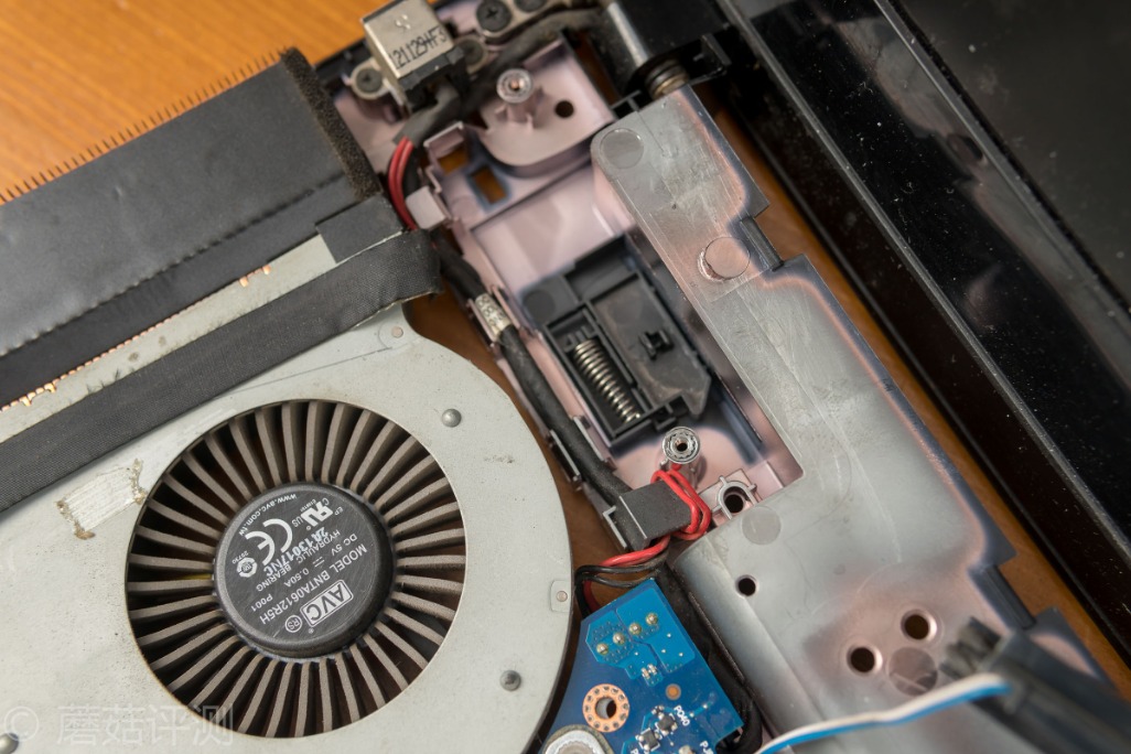 转轴断了维修多少钱,联想y400拆散热铜导管