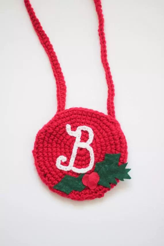 如何钩小包上的小装饰,钩个随身小包包好看