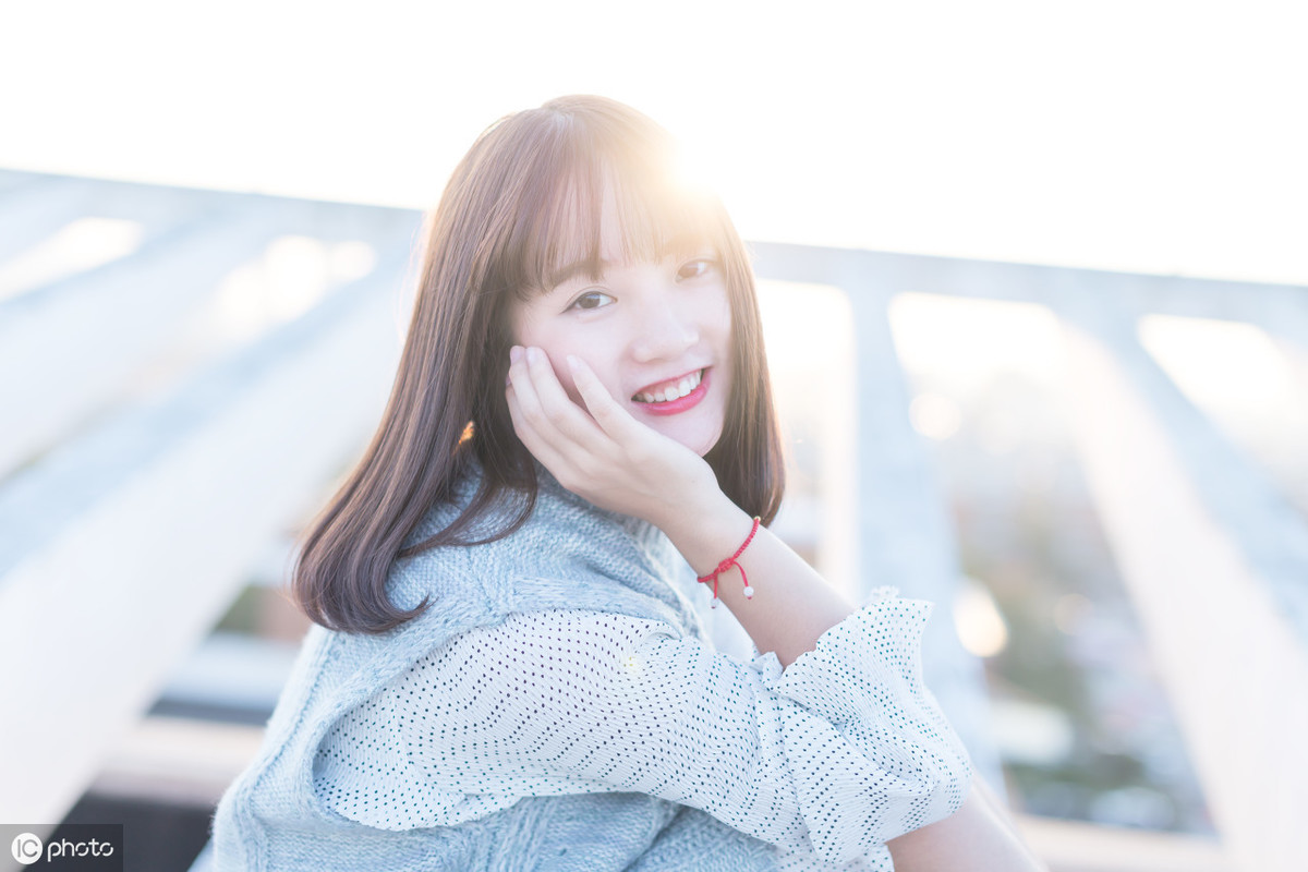 怎么跟一个自己喜欢的好朋友相处,喜欢的人的好朋友喜欢自己怎么办