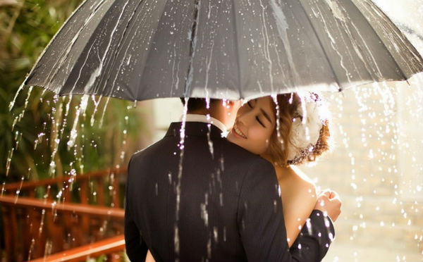 拍婚纱遇到阴雨天怎么办?摄影师告诉你阴雨天婚纱照别具一格