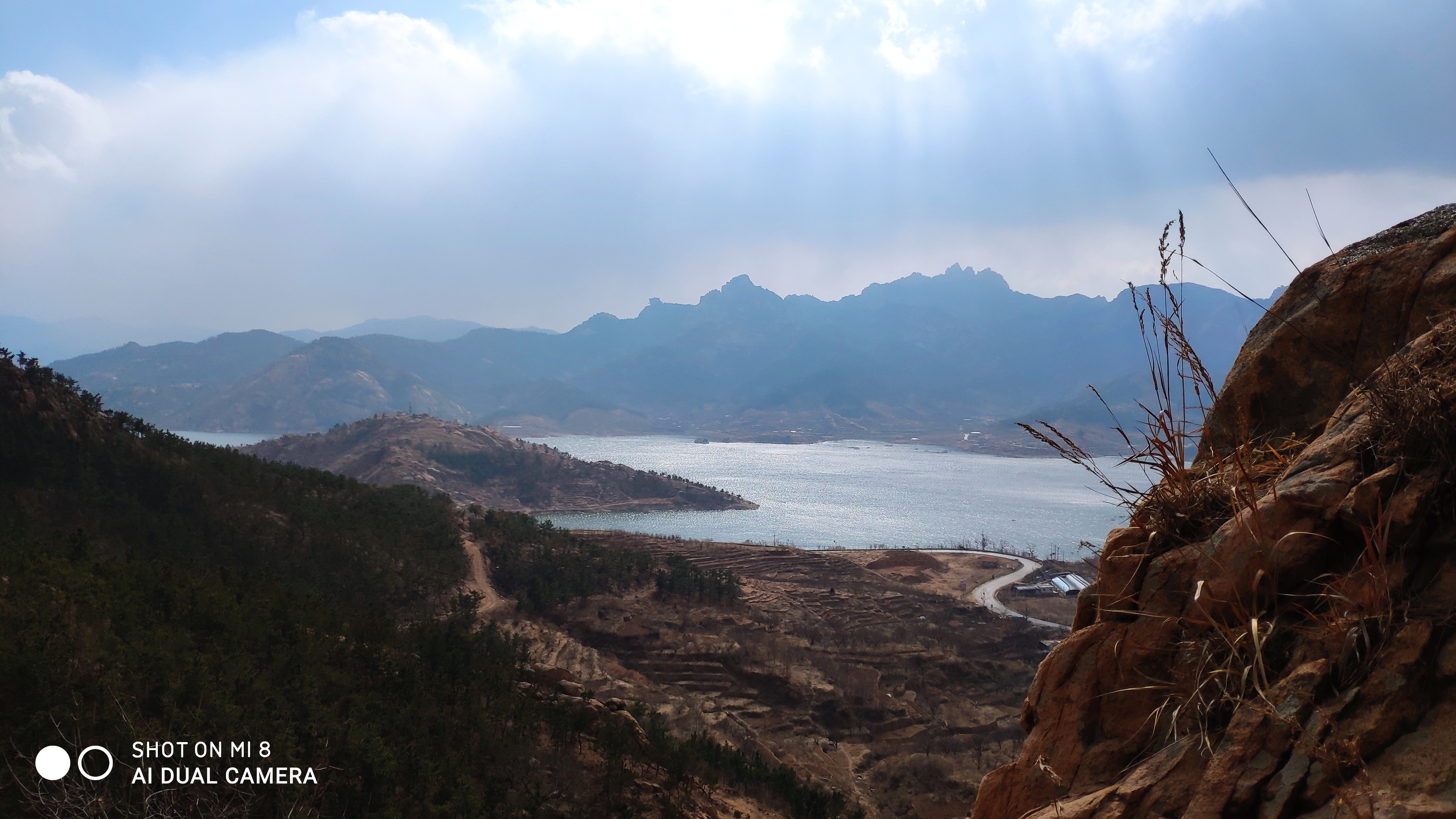 崂山水畔菜蔬鲜，黄石洞中书韵长