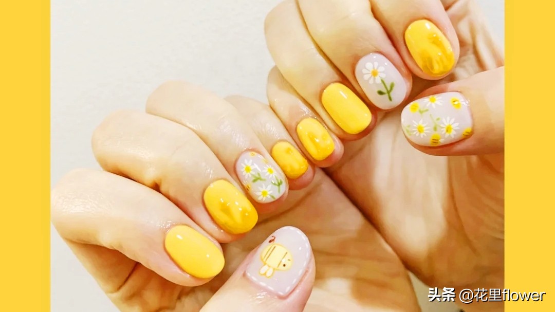 简单又大方的温柔系美甲超耐看,黄色美甲怎么搭配好看