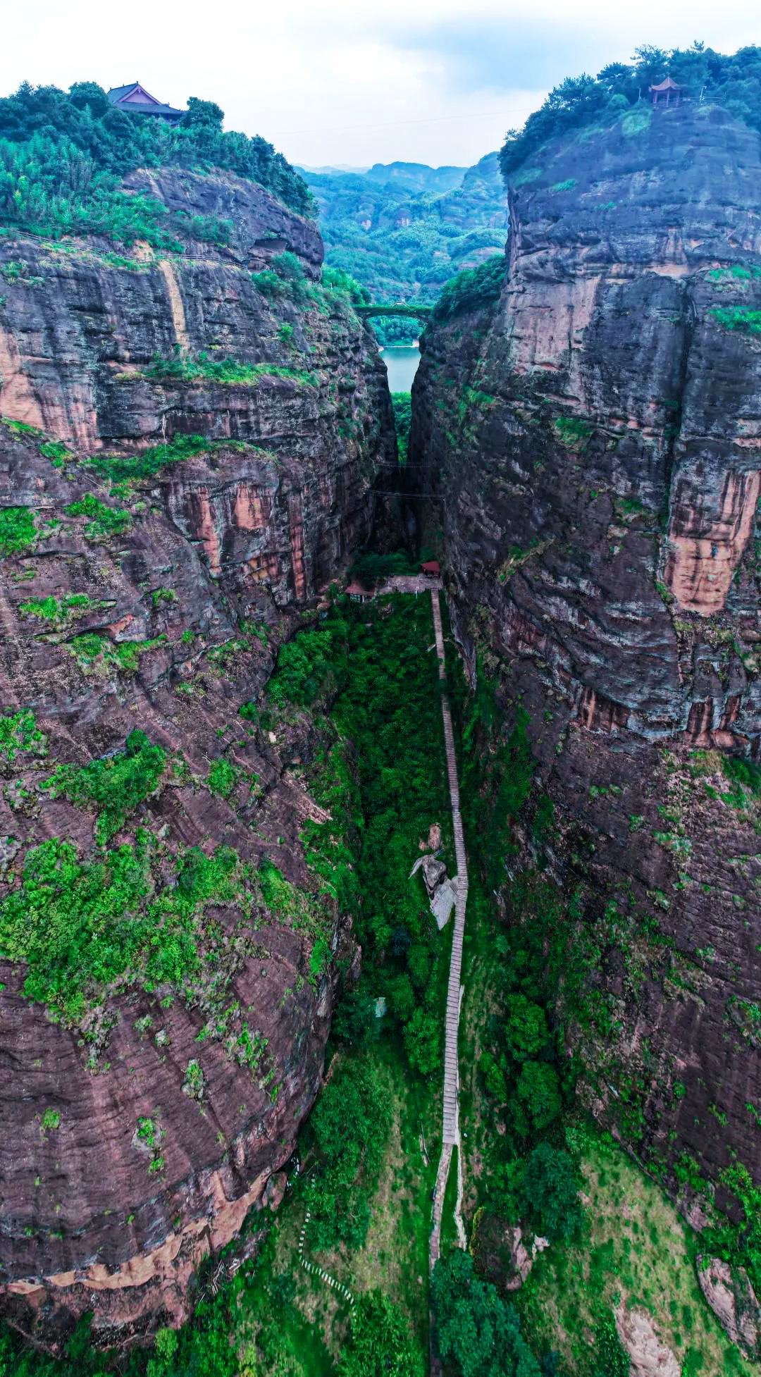 江西鹰潭属于赣北吗,江西鹰潭属于上饶吗