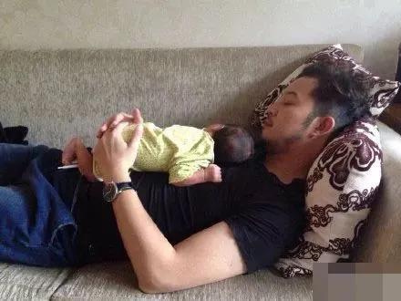 0到3岁幼儿养育手册,人类幼崽养育手册