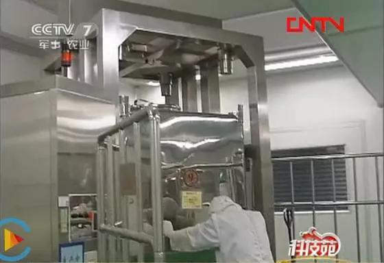 小凤模仿李佳琦种草祛痘神器是一种什么体验？