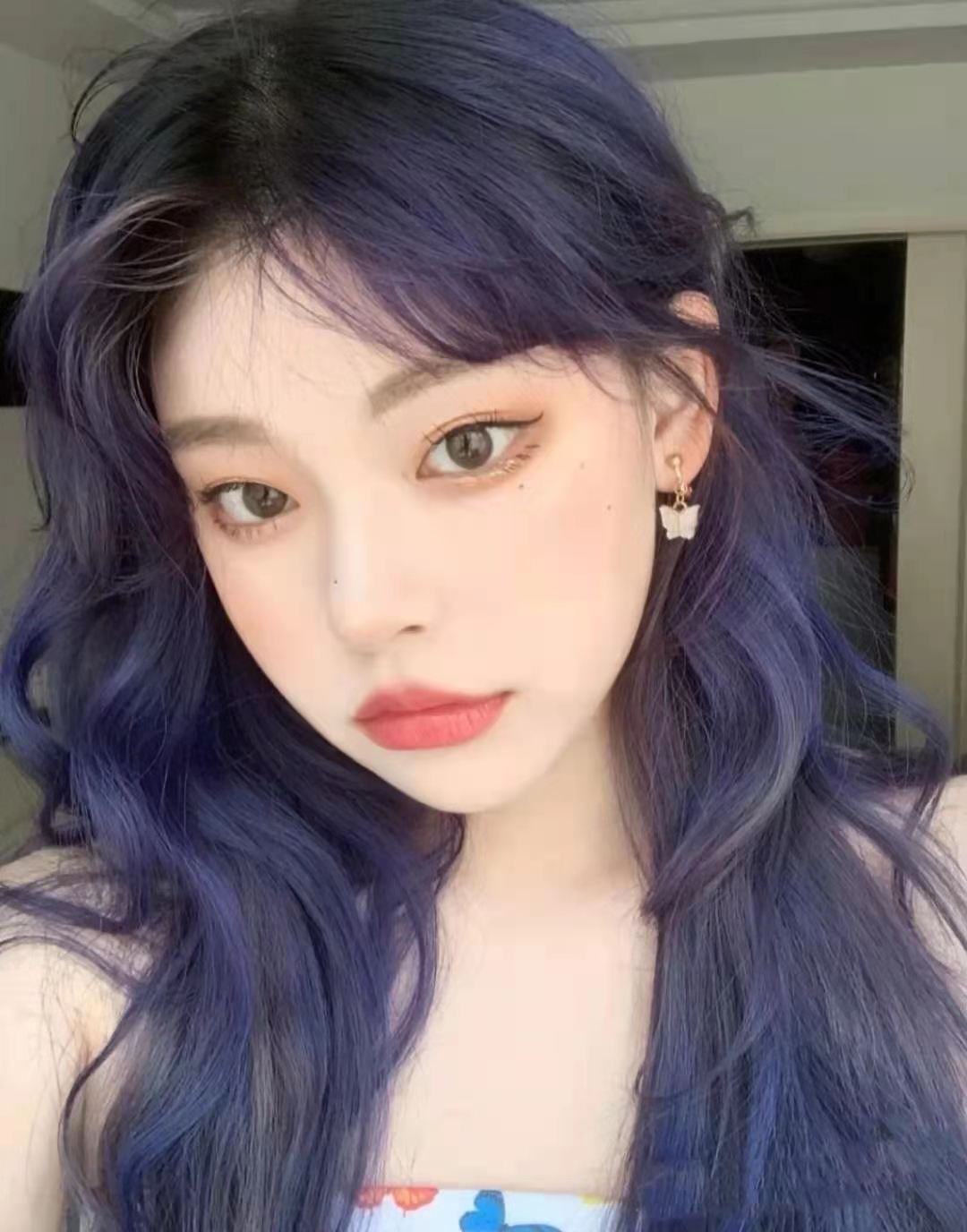 别染“黄头发”了，选择今年受宠的6款发色，显白又时髦