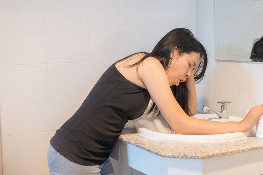 孕吐有妙招教你几步减轻早孕反应,孕吐反应怎么克服