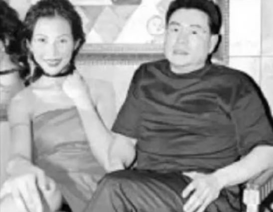 港媒评论蔡少芬,蔡少芬举家返港放租上海豪宅