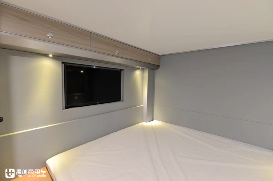 顶级越野房车8x8阿莫迪罗双层,移动的钢铁城堡