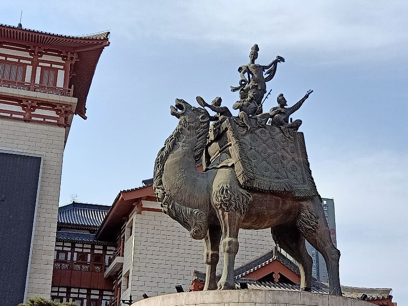 跟我到大唐西市，去看唐代长安城最繁华的商贸中心