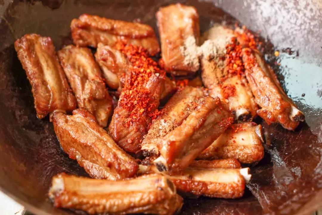 蒜香排骨椒盐排骨最正宗的做法,椒盐蒜香排骨的做法和腌制方法
