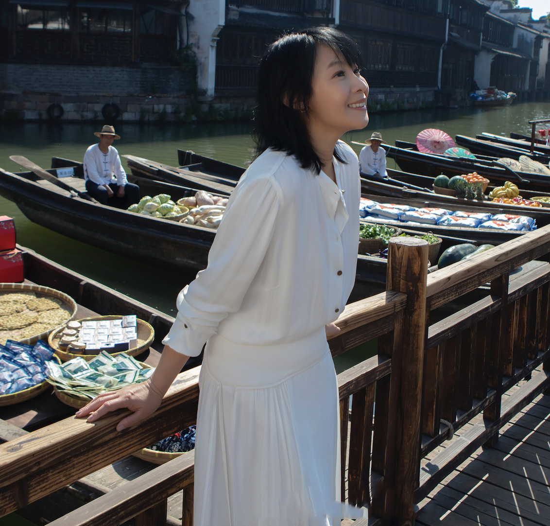 刘若英穿搭风格,刘若英白衬衣白裙