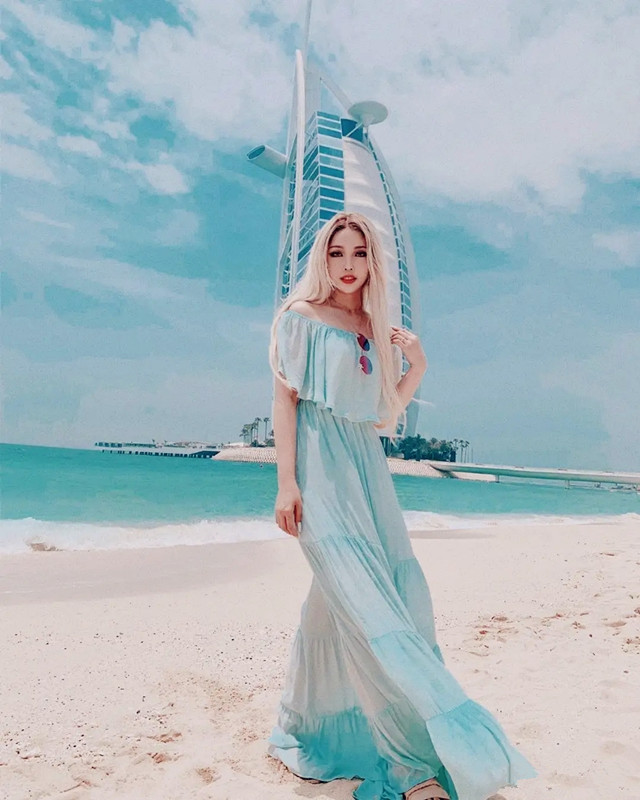 韩国彩妆女神Pony美瞳美颜加花朵装点活出洋娃娃的美感