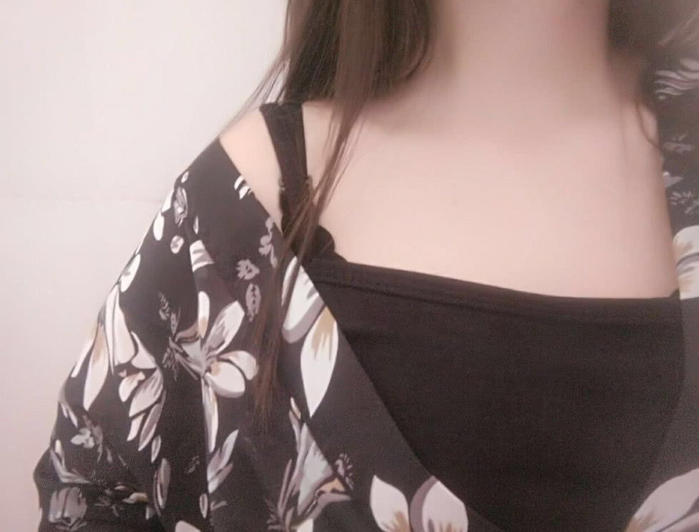 女生胸有多平,女生的胸能有多平