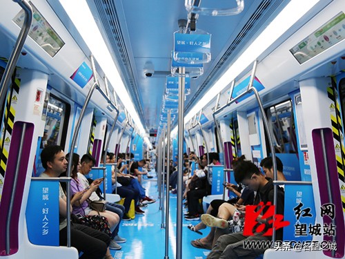 地铁4号线望城区域形象主题站厅和“望城号”专列同步首发