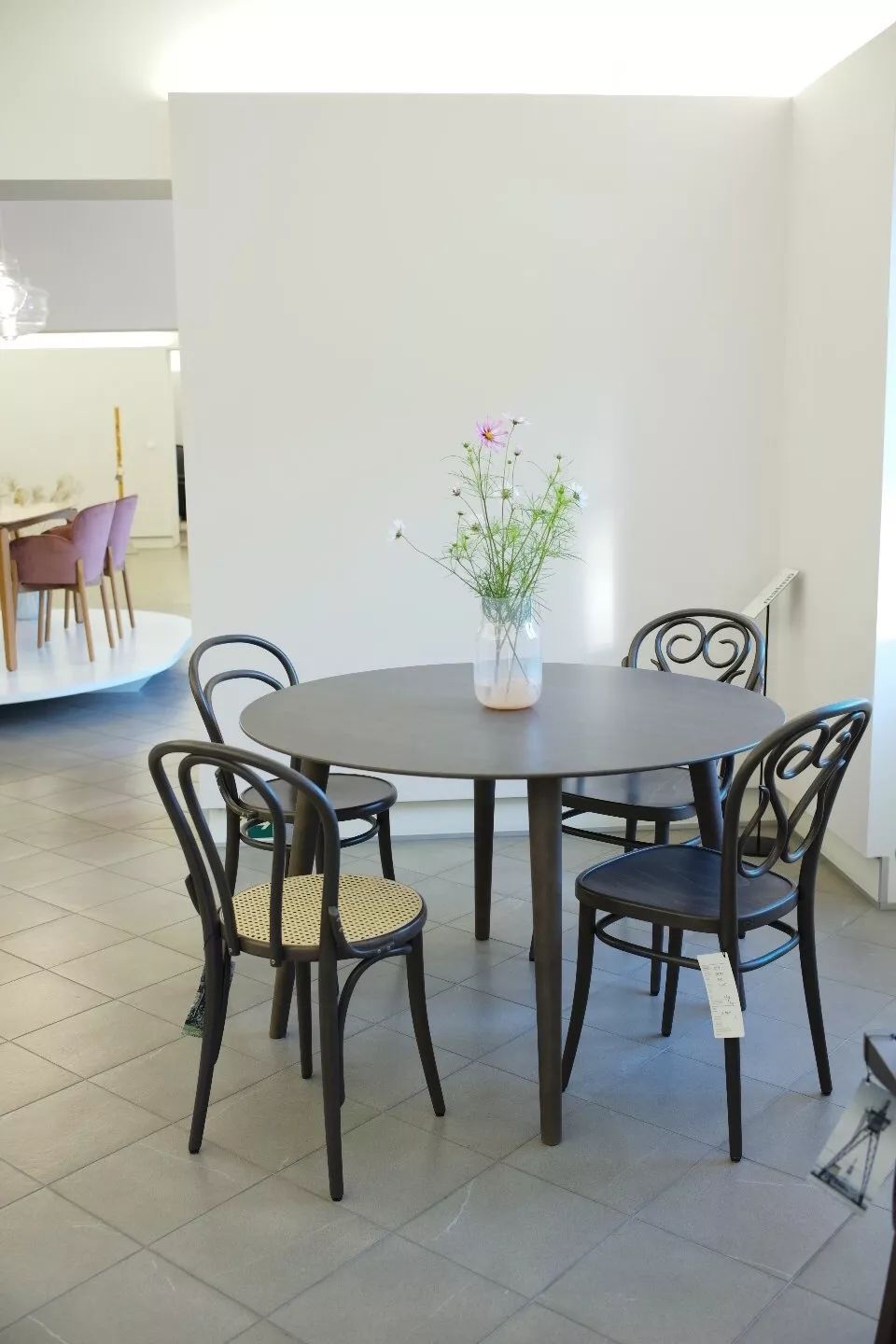 探访TON工厂看经典椅子背后的故事|疯狂24h我们去捷克干了啥?