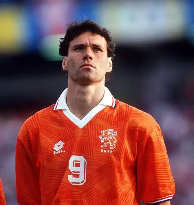 他是顶级中锋，背后铲球的规则，为了他而改变