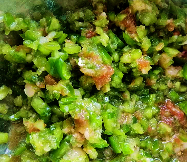 辣椒肉馅饺子放虾皮吗,辣椒肉馅饺子用青椒还是尖椒