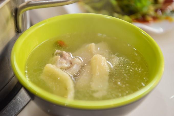 在三亚吃正宗的椰子鸡，不妨试试这两家（海南海岸行者旅行社）