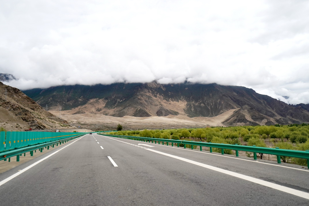 自驾游去西藏还有人看吗,自驾西藏不回头