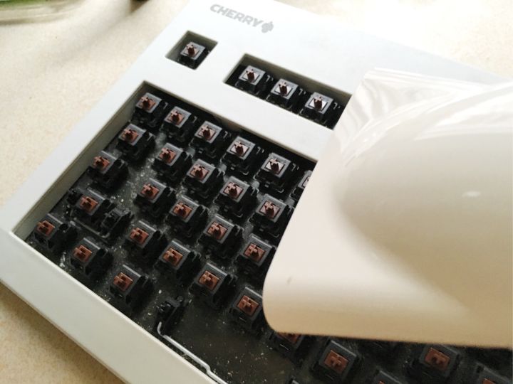 键盘脏了怎么清洗,键盘脏了清洗技巧
