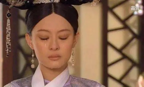 甄嬛全家被流放她为啥不讨好皇帝,华妃听说甄嬛父亲被贬官很是得意